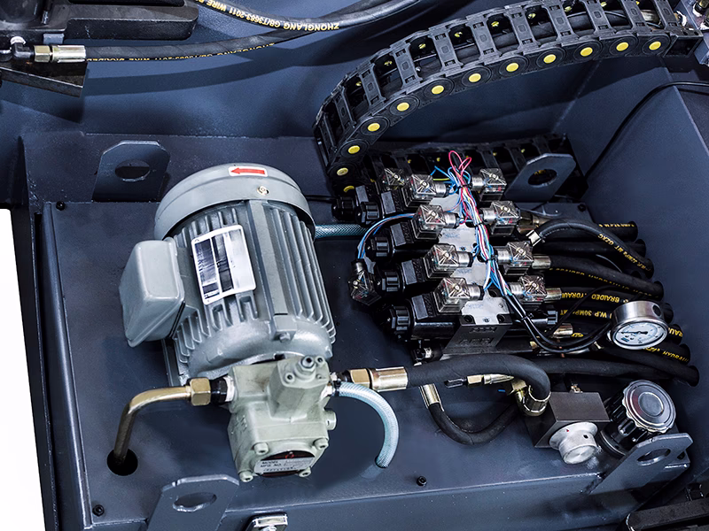 Гидравлическая система автоматического одностоечного ленточнопильного станка по металлу GZ4240A-1674 с независимым баком для масла