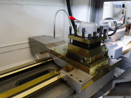 Токарный станок с ЧПУ IRT HTM186-300