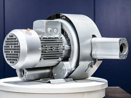 Воздуходувка двухступенчатая IRV-X004-019 (150 м³/ч, 1,6 кВт)