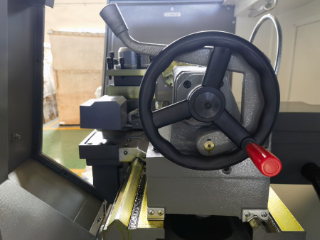 Токарный станок с ЧПУ IRT HTM186-300