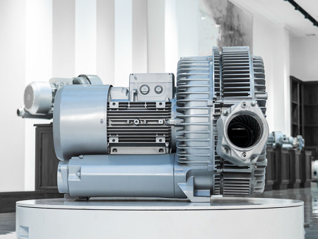 Воздуходувка двухступенчатая IRV-X004-069 (1110 м³/ч, 16,5 кВт)