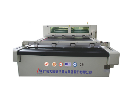 2500 х 2400  СО2 лазерный станок, предназначенный для серийного раскроя подушек безопасности для автомобилей CMA2425C-GF-A