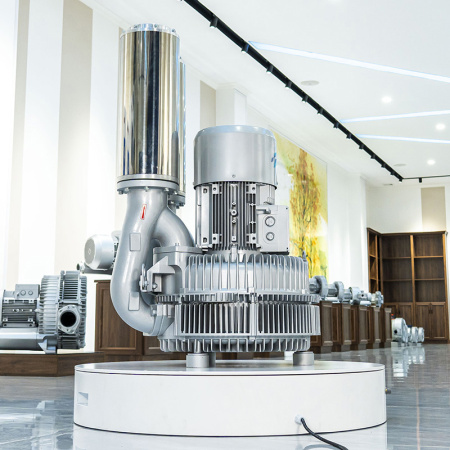 Воздуходувка двухступенчатая IRV-X004-075 (2050 м³/ч, 12,5 кВт)