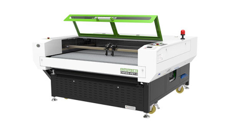 1550 х 800  СО2 лазерный станок с двумя асинхронными головами, предназначенный для раскроя тканных материалов CMA1610-FET-D