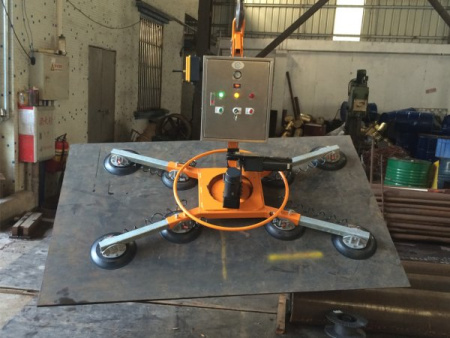 Вакуумный подъемник грузоподъемностью 800 кг с функцией наклона/вращения листа АЭРО