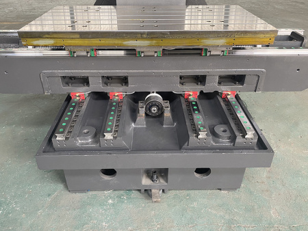 Вертикальный фрезерный обрабатывающий центр VMC1370-10T